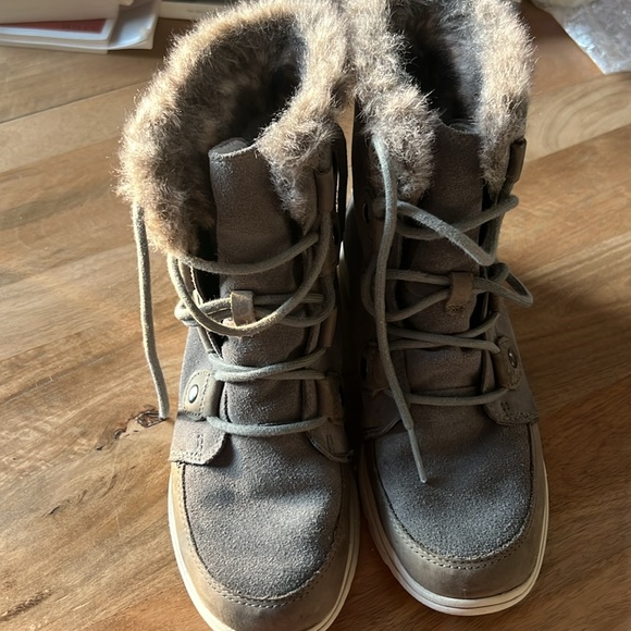 Sorel Snow Boots - Picture 2 of 8